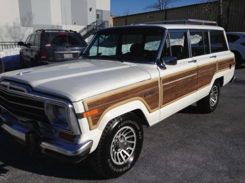 1988 jeep grand wagoneer   garage kept       super clean vehicle