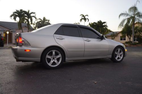 2001 lexus is300 base sedan 4-door 3.0l