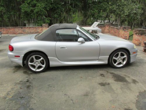 2003 mazda miata  ( nardi torino package )