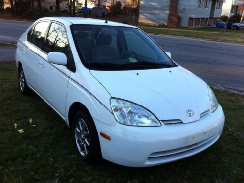 02 toyota prius hybrid sedan 4 doors - low miles - no reserve