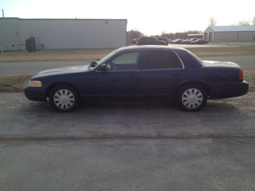 2006 ford crown victoria (retired town vehicle) sedan 4-door 4.6l