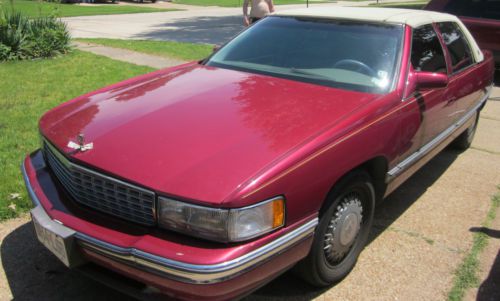 1996 Cadillac DeVille Concours Sedan 4-Door 4.6L, image 2
