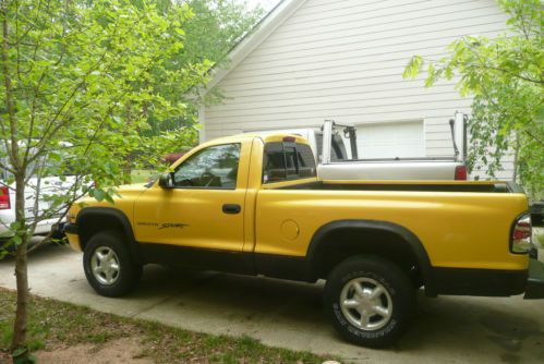 A 1999 dodge dakota sport 4 x 4