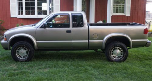 2000 gmc sonoma  zr2      low miles s-10    no reserve