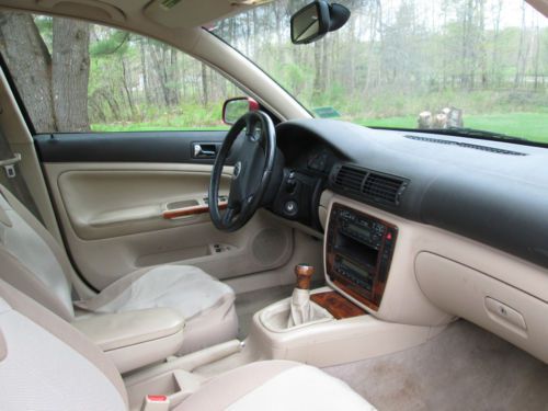 2000 Volkswagen Passat GLX Sedan 4-Door 2.8L, image 4