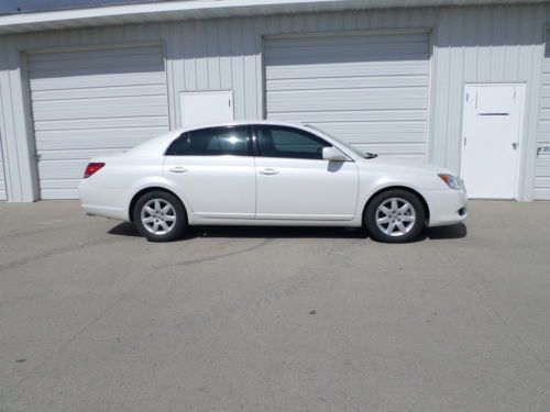2010 Toyota Avalon - PEARL - 50K - HEATED LEATHER - VERY NICE......, US $18,800.00, image 2