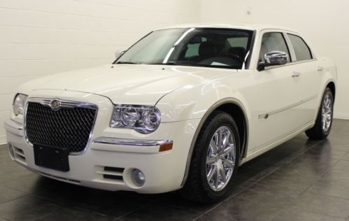 Chrysler 300c 5.7 v8 hemi heated leather power sunroof we finance!