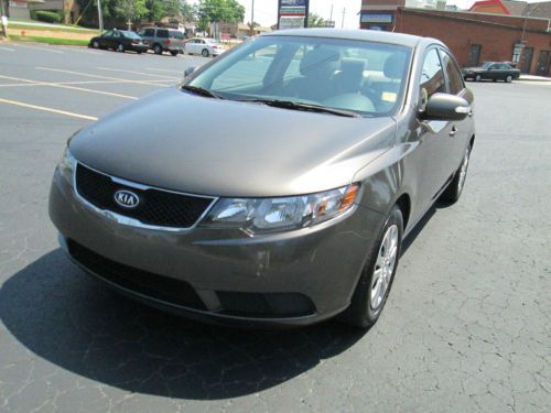 2010 kia forte ex sedan 4-door 2.0l, auto, runs good