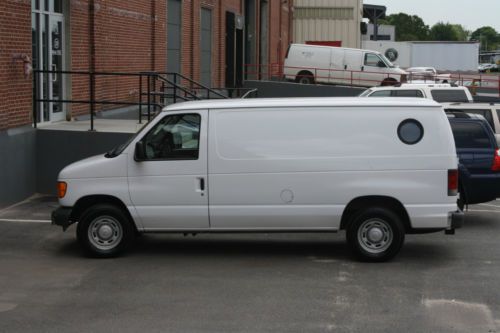 2005 ford e-150 econoline van v8 white