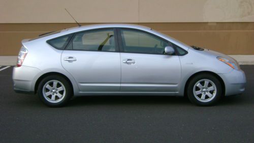 2007 toyota prius hybrid hatchback  back up camera smoke free clean no reserve!!