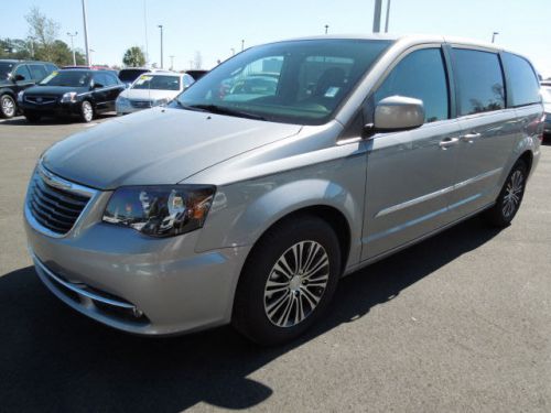 2014 Chrysler Town & Country S, US $32,890.00, image 2