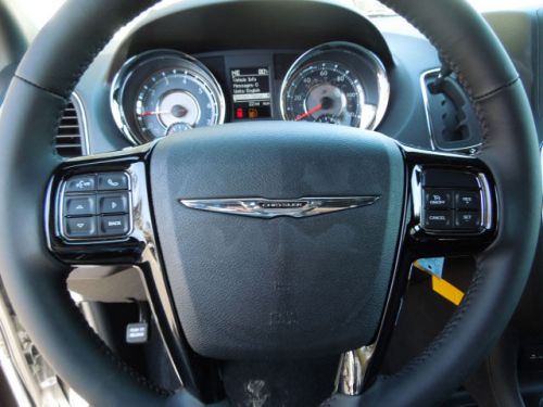 2014 Chrysler Town & Country S, US $32,890.00, image 4