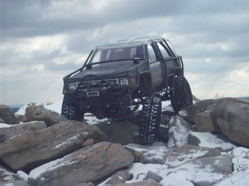 Rock crawler - toyota 4runner - heavily modified - radical wheeler