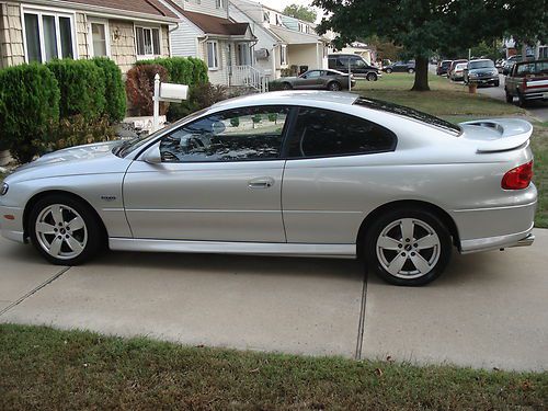 2004 pontiac gto base coupe 2-door 5.7l