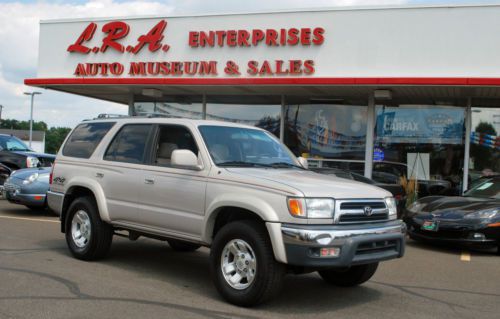 Toyota 4 runner 4x4 tuns and drives perfect,