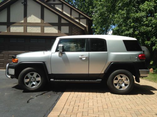 2008 toyota fj cruiser 4wd at - only 75k miles, one owner!