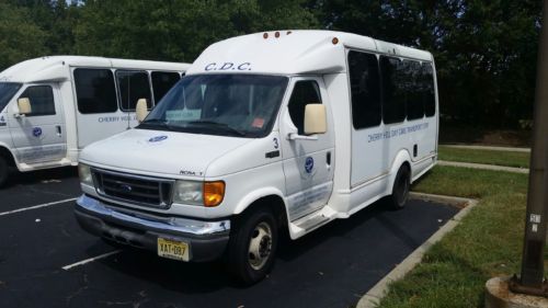 Ford bus 2004 e-350 super duty 5.4 l gas 14 passengers