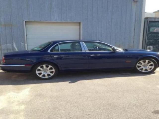 Jaguar xj8 sedan