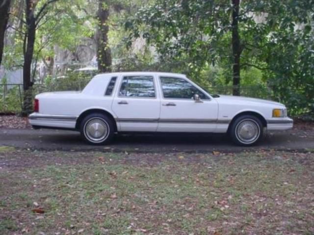 Lincoln - town - car - automatic