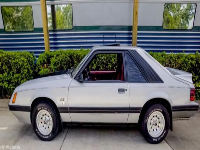 1984 ford mustang 3 door sedan