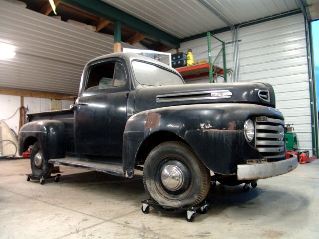 Barn find! 1950 ford f1 short bed pickup truck with a flathead v8! black on black, chrome emblems, nicely optioned & solid!