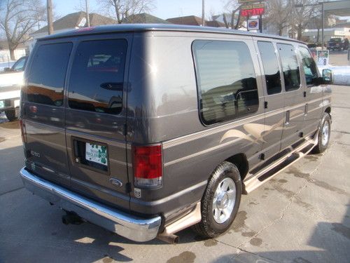 2005 ford e150 wheelchair van,low miles,braun lift,driver and pass transfer seat