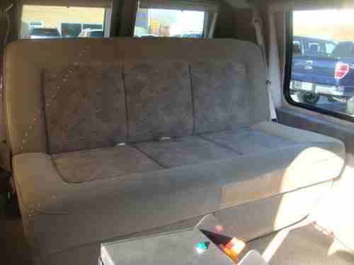 2005 Ford E150 Wheelchair Van,low miles,Braun lift,Driver and pass Transfer seat, image 3