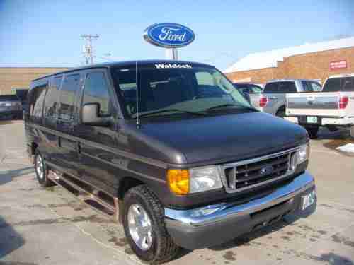 2005 Ford E150 Wheelchair Van,low miles,Braun lift,Driver and pass Transfer seat, image 8