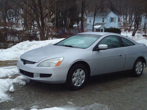 Honda accord '04 lx coupe. great condition. no reserve!!navigation upgraded!!