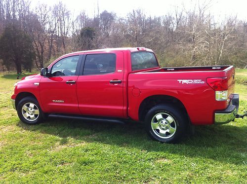 2010 toyota tundra crewmax 4dr 5.7 l v8 trd off road 30,000 miles loaded nice