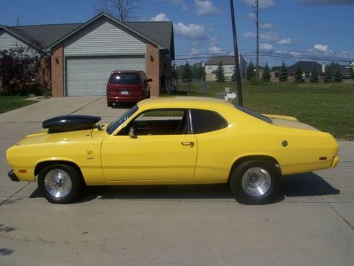 1970 plymouth duster 340 small block yellow w/ black interior