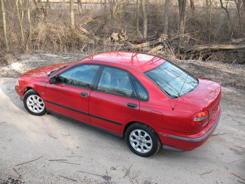 2000 volvo s40 base sedan 4-door 1.9l