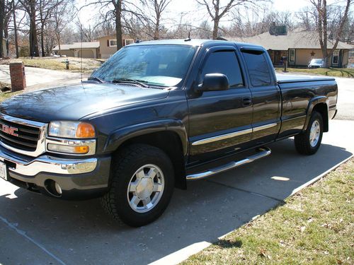 2004 gmc sierra 1500 sle extended cab, 4x4, mint, like new, 4 doors