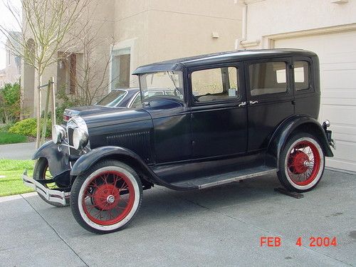 Ford 1929 model a fordoor murry,  "the pride of the parades scene"