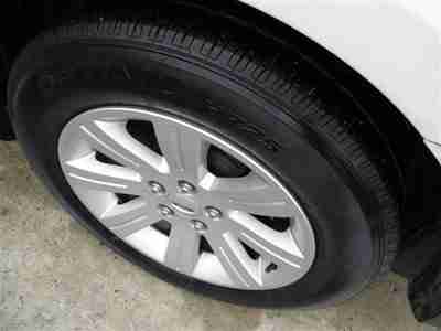 WHITE SEDAN LOW MILES XM RADIO CLEAN TITLE FINANCE STEREO POWER AIR AUTO CRUISE, image 13