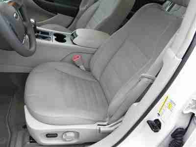 WHITE SEDAN LOW MILES XM RADIO CLEAN TITLE FINANCE STEREO POWER AIR AUTO CRUISE, image 16