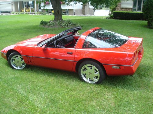 1989 chevrolet corvette hatchback 2-door 5.7l, 29k miles, red, automatic.