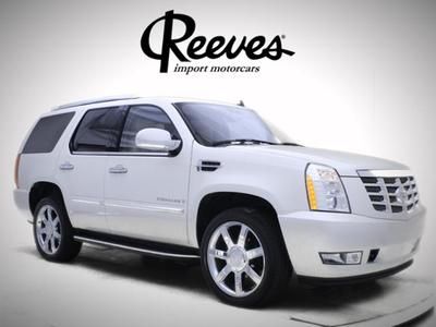 2wd 4dr suv 6.2l third row seat 4-wheel abs 4-wheel disc brakes 6-speed a/t