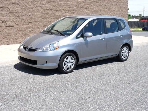 2008 honda fit hatchback. 5-speed. 1.5l. runs excellent