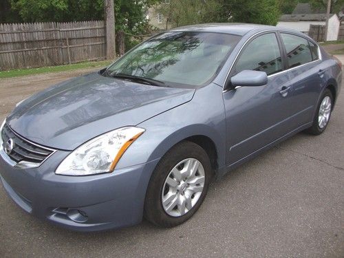 2011 nissan altima 2.5 s sedan only 40k miles!! low reserve!!