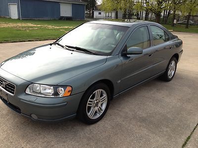 2005 volvo s60 2.5t awd very clean excellent service record  clean carfax 1owner