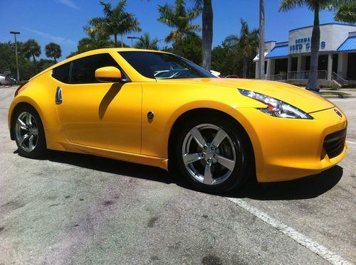 2009 nissan 370z touring coupe chicane yellow, low miles, excellent condition