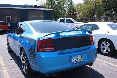 2008 dodge charger srt8 sedan 4-door 6.1l great condition low mileage no reserve