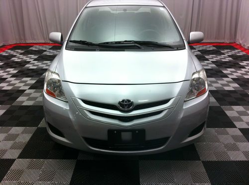 2007 toyota yaris base sedan 4-door 1.5l