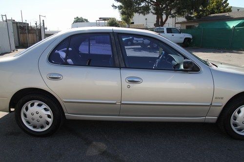 1994 Nissan Altima  Automatic 4 CYLINDER NO RESERVE, image 2