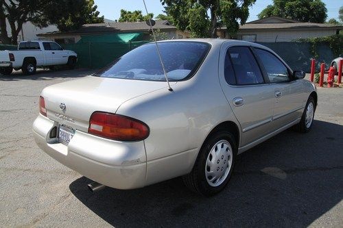 1994 Nissan Altima  Automatic 4 CYLINDER NO RESERVE, image 3