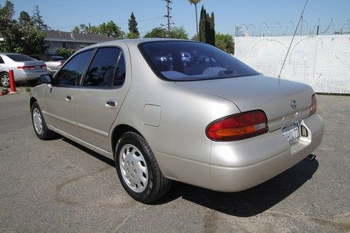 1994 Nissan Altima  Automatic 4 CYLINDER NO RESERVE, image 4