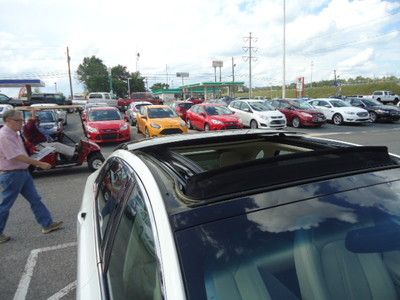 Crystal Champagne Panoramic Vista Roof One Owner We Finance, image 50