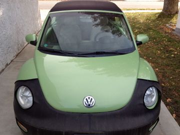 2004 volkswagen new beetle gls convertible 2-door 2.0l