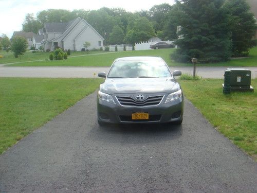 2011 toyota camry le  pzev